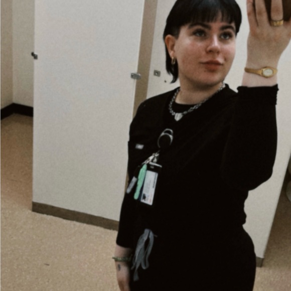 Meet your Posher, Cece - Picture 5 of 8